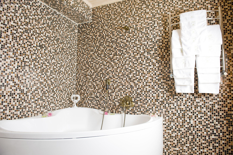 Bathroom 4, TAOR Karpaty, Drohobyts'kyi