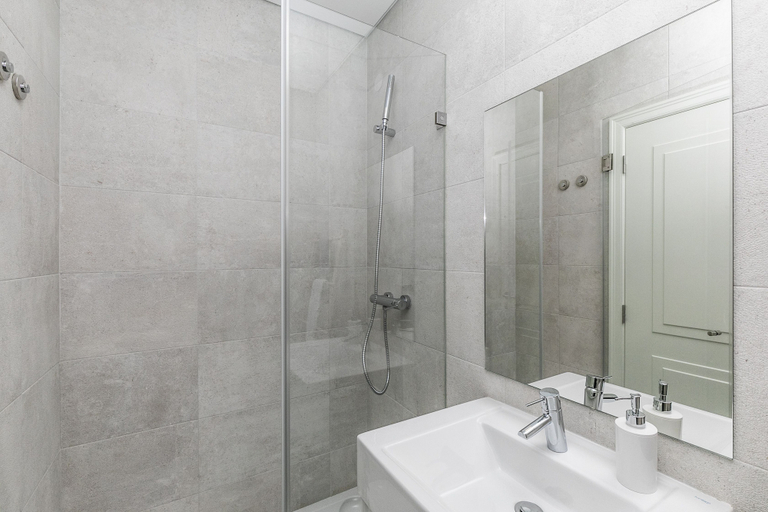Bathroom 4, LxWay Apartments Galeria Alfama, Lisbon