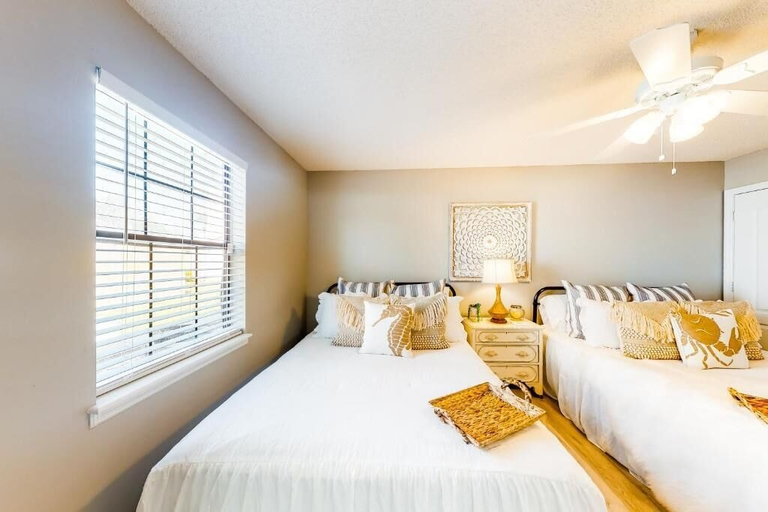 Bedroom 1, Horizon South, Bay