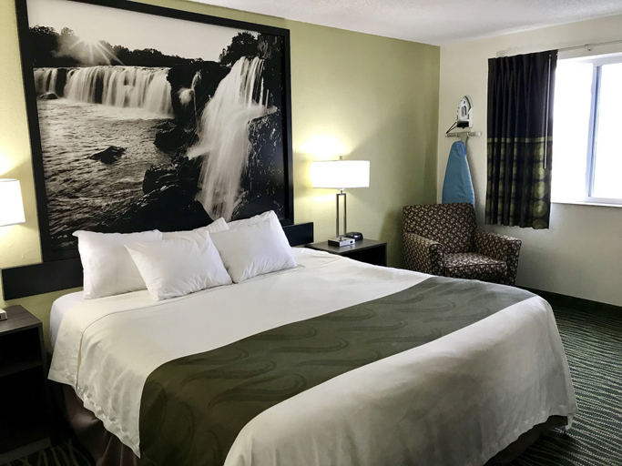 Bedroom 3, Super 8 by Wyndham Independence Kansas City, Kansas City