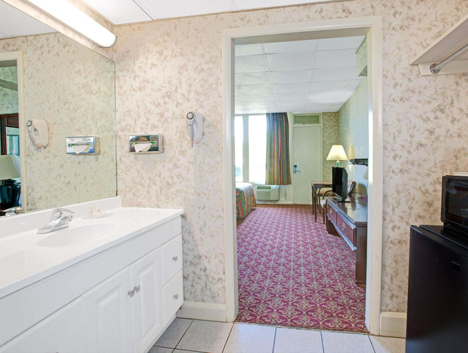 Bathroom 3, Days Inn by Wyndham Parsippany, Morris