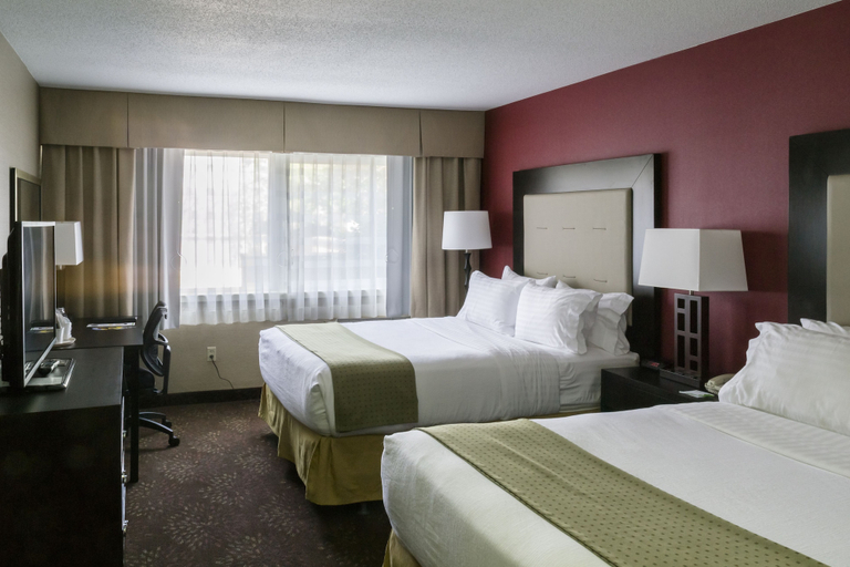 Bedroom 3, Holiday Inn Express BIG RAPIDS by IHG, Mecosta