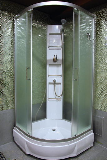 Shower, Silver Owl, North-Western