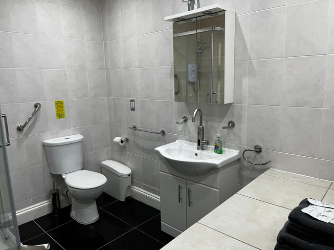Bathroom 4, The Goodlife Guesthouse, Essex