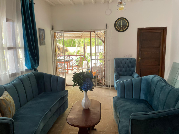 Public Area, Five Palms, Kati
