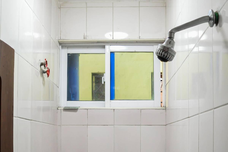 Bathroom 3, Global Palace Hotel, Mvita