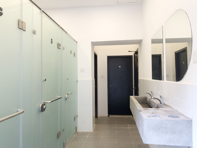 Bathroom 5, HOOD Hostel, Yangon