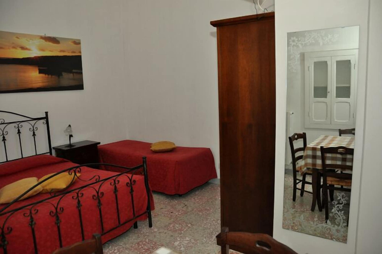 Bedroom 3, Arco Michele, Bari