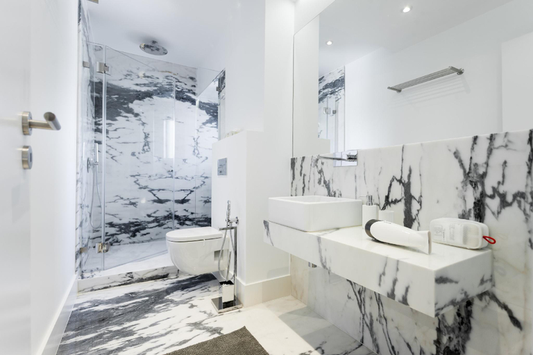 Bathroom 3, Santa Justa 24 Apartments, Lisbon