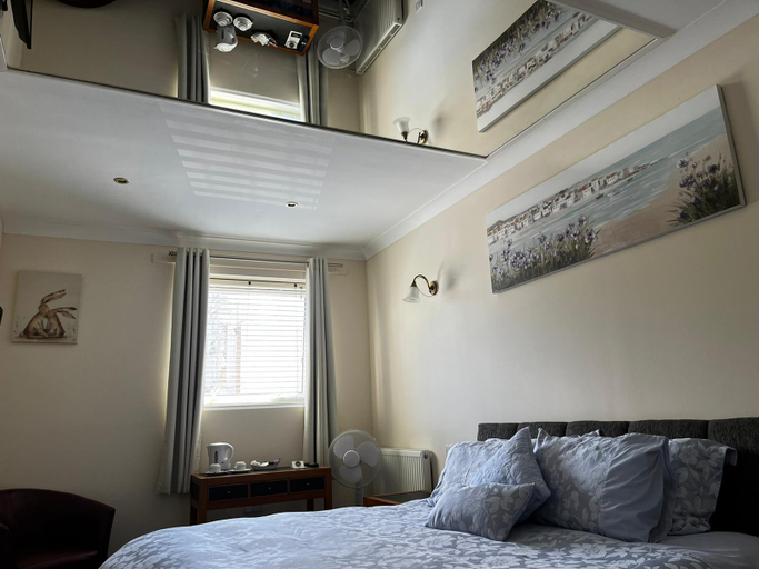Bedroom 2, The Goodlife Guesthouse, Essex