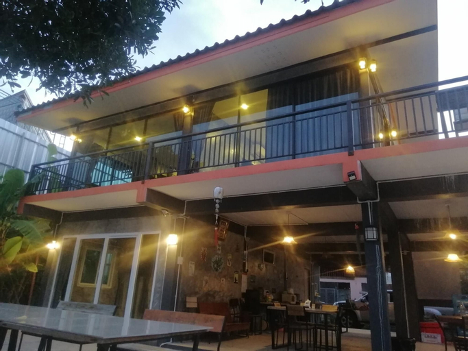 Exterior & Views 6