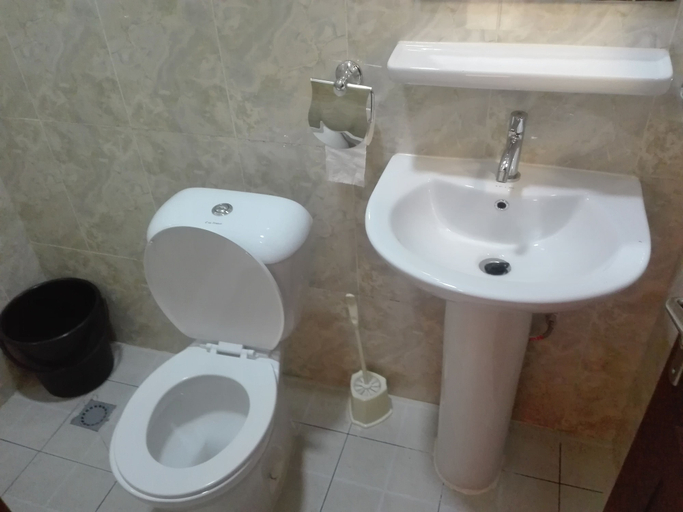 Bathroom, Njoya Residencia, Mfoundi