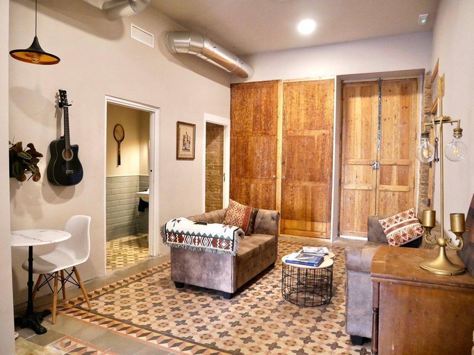 Public Area, Birdhouse, Valencia
