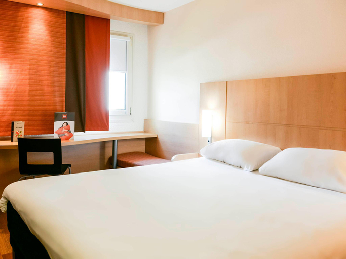 Bedroom, ibis Nevers, Nièvre