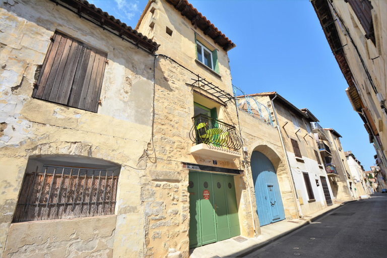 Exterior view, Le Petit Balcon Beaucaire, Gard