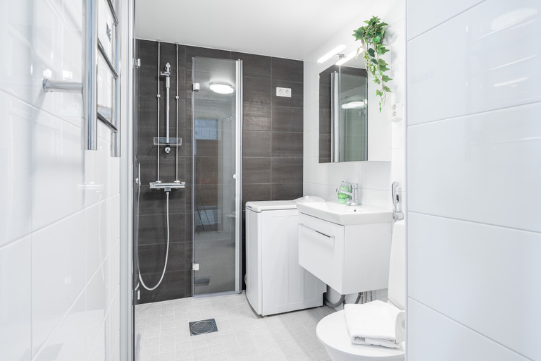 Bathroom, 1BR next to Railway Station & Nokia Arena, Pirkanmaa