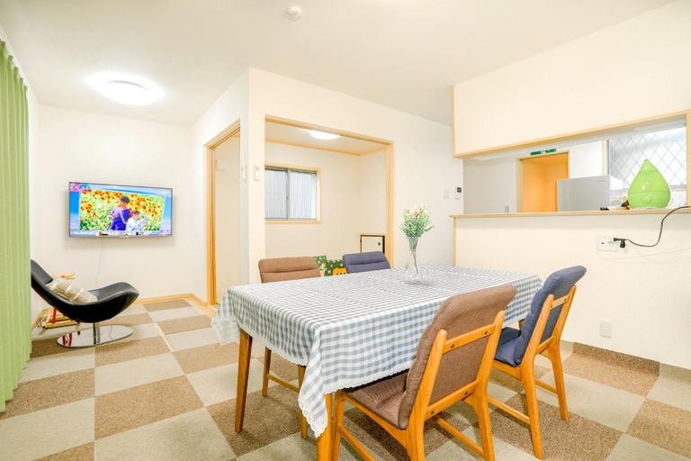Others 4, A Private 4-Bedroom House near Tsuruhashi, Sleeps 8, Osaka