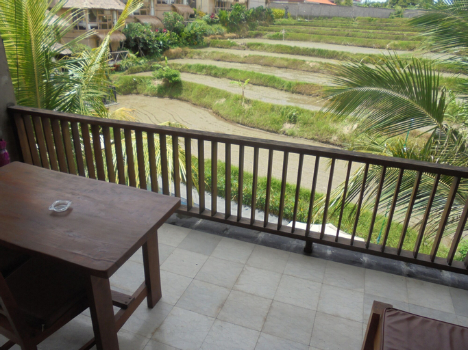 Exterior & Views 12