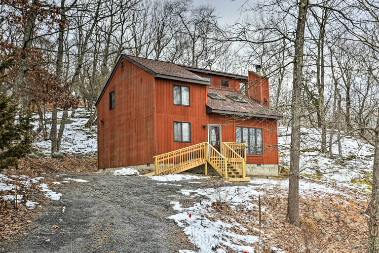 Exterior & Views 1, Fire Pit & Gas Grill: Charming Poconos Abode!, Pike