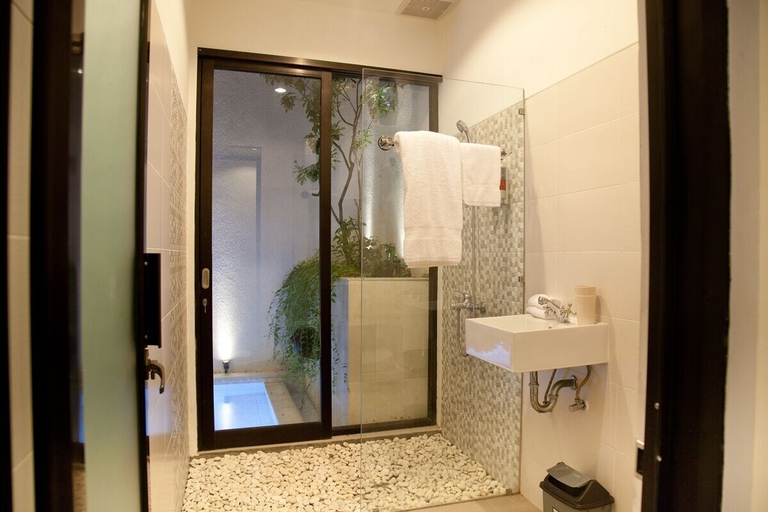 Bathroom 5, Muaya Villa, Badung