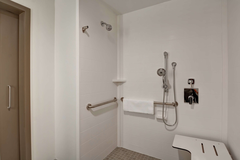 Bathroom 4, Hilton Garden Inn Biloxi, Harrison