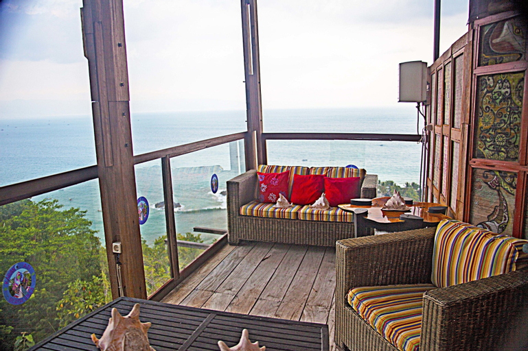 Exterior & Views 3