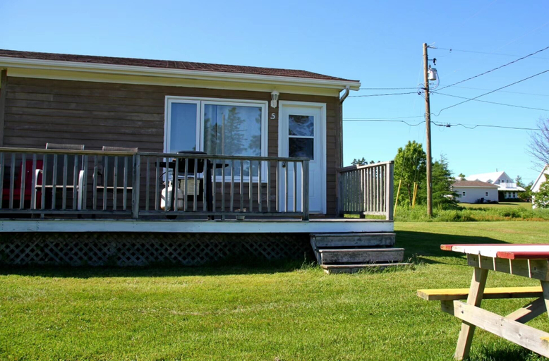 Exterior & Views 2, Rustico Acres Cottages, Queens