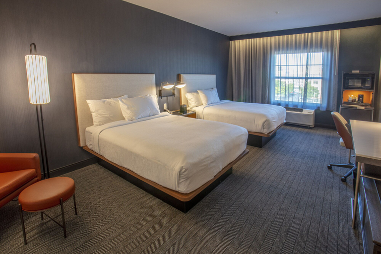 Bedroom 2, Courtyard by Marriott Rochester Downtown, Monroe