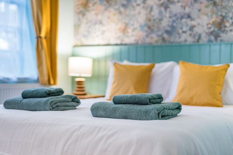 Bedroom 4, The Queens, Cumbria