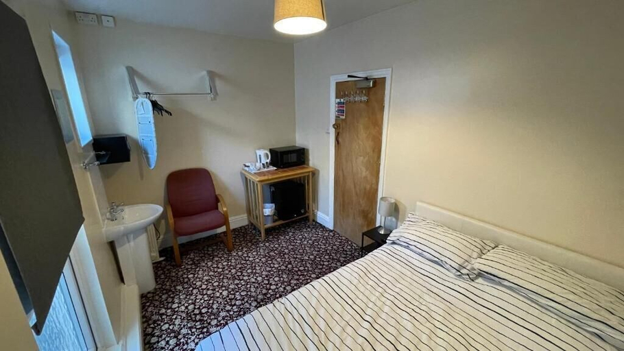 Bedroom 5, Bayside Guest House, Bridgend