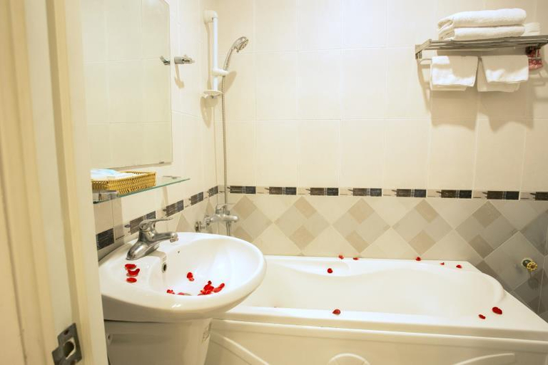 Bathroom 3, Aquarius Hotel, Hoàn Kiếm