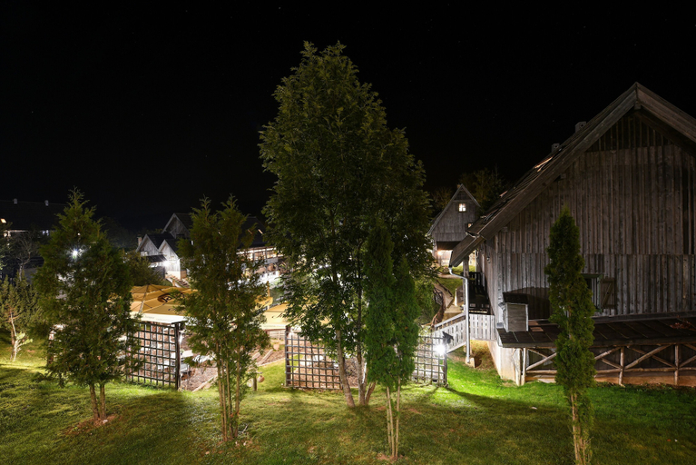 Exterior & Views
