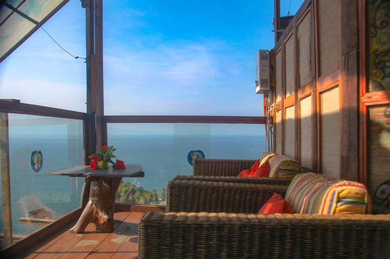 Exterior & Views 5