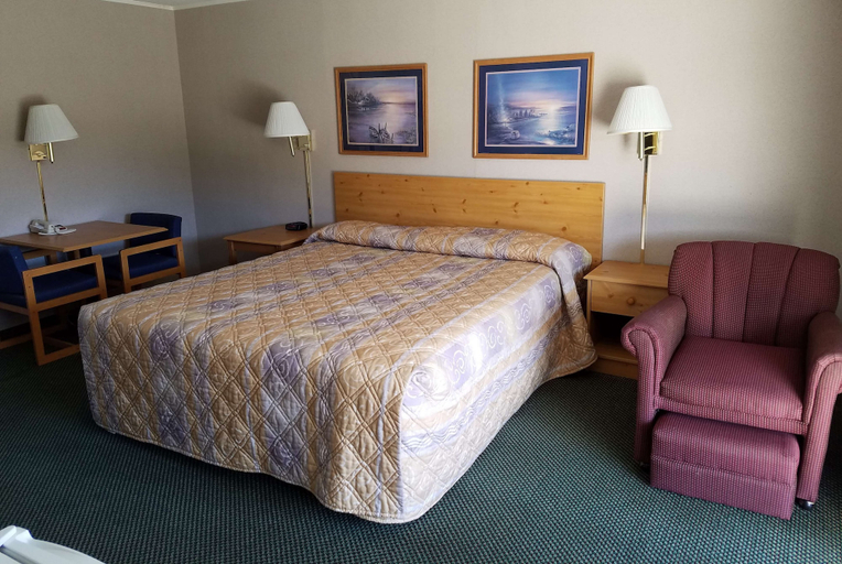 Bedroom 5, Knights Inn Franklin, Venango