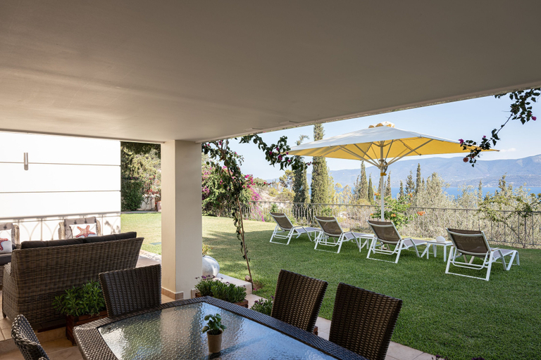 Food & Drinks, Villa Fantasia Isthmia, Peloponnese
