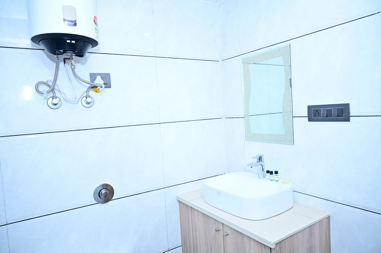 Bathroom 4, The Dwelling inn, Gautam Buddha Nagar
