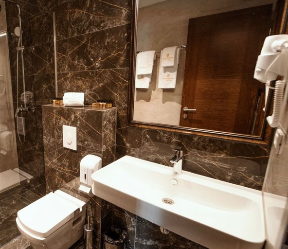 Bathroom 5, Monarch Hotel, Prizren