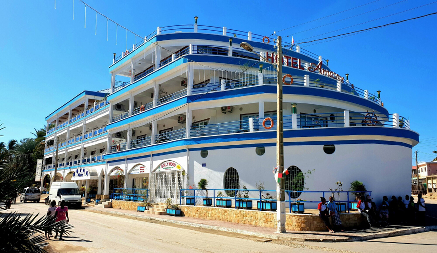 Exterior & Views