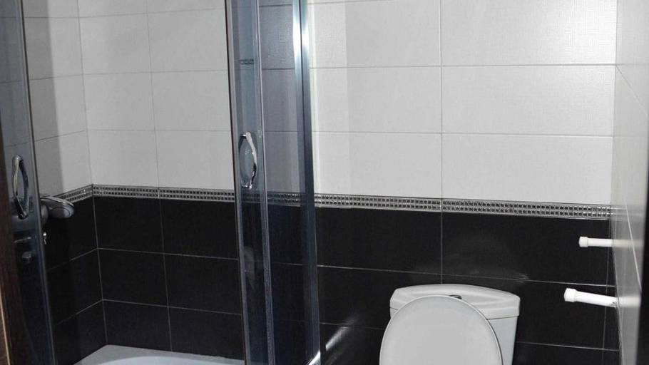 Bathroom 3, Hotel Bagineti, Mtskheta