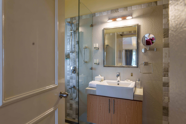 Bathroom 3, Amã Stays & Trails Raman Villa , Shimla, Shimla