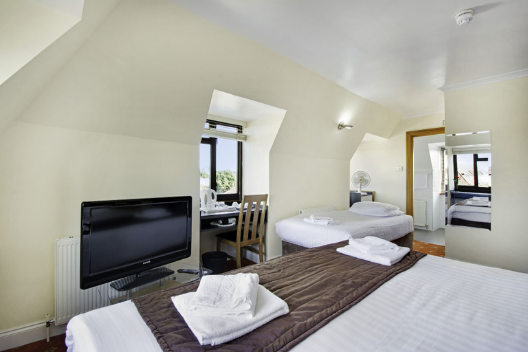 Bedroom 3, The Brent Hotel, London