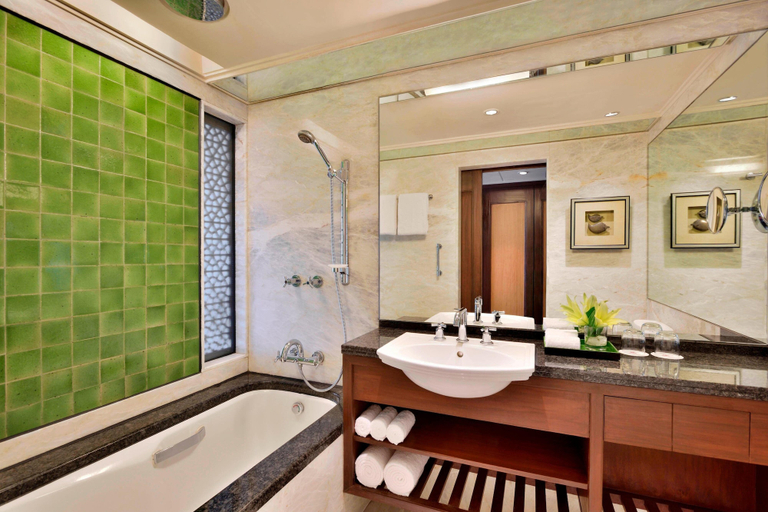 Bathroom 5, Hyderabad Marriott Hotel & Convention Centre, Hyderabad