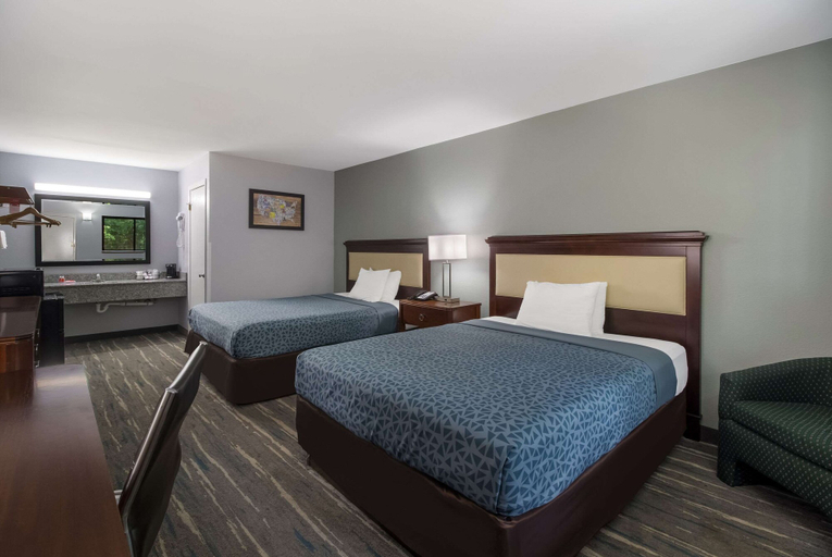 Bedroom 4, Econo Lodge Martin, Weakley