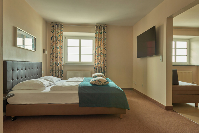 Bedroom 4, Hotel Donauhof, Deggendorf