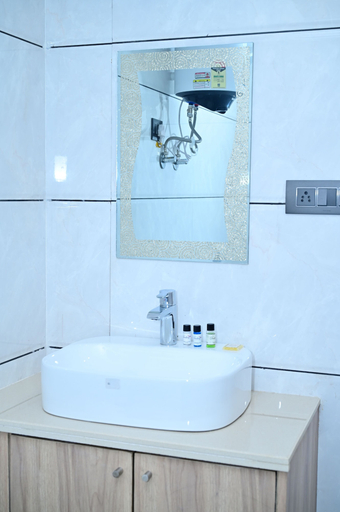 Bathroom 4, The Dwelling inn, Gautam Buddha Nagar