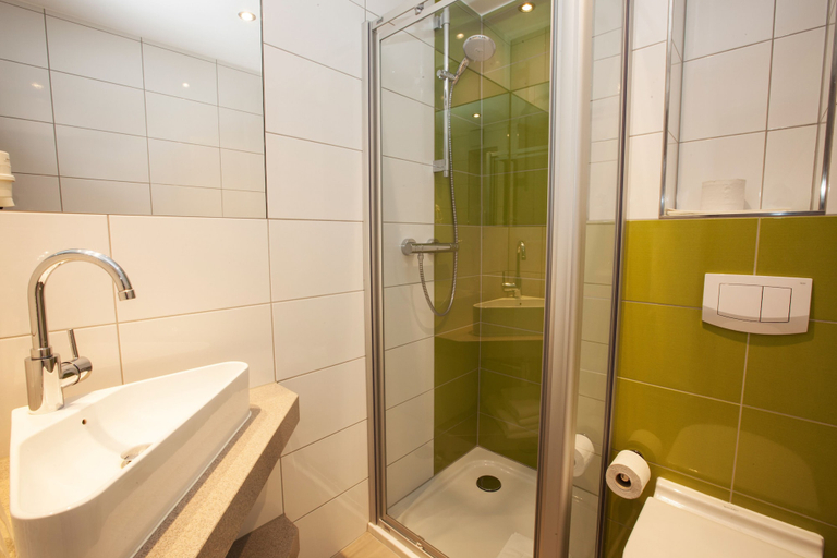 Bathroom 4, Hotel du Commerce, Clervaux