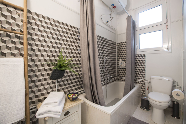 Bathroom 4, Attractive Flat near Acropolis Museum, Attica
