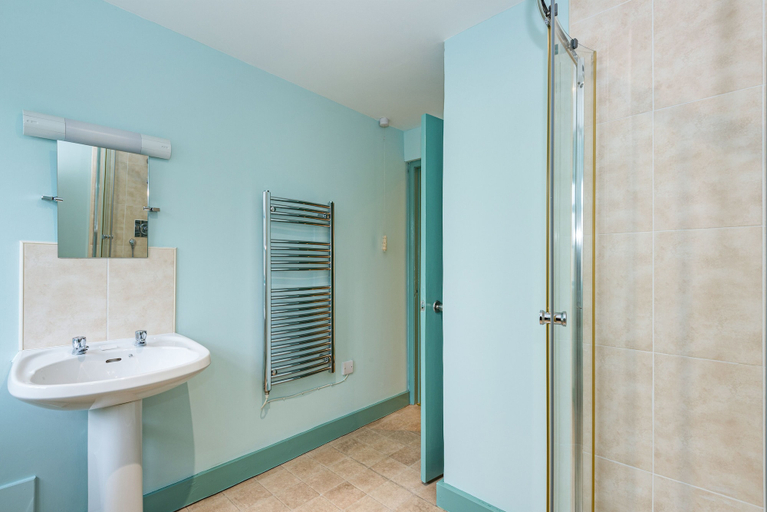 Bathroom 5, The Queens, Cumbria