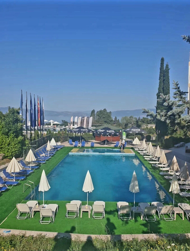Others 4, Hotel Bluebell