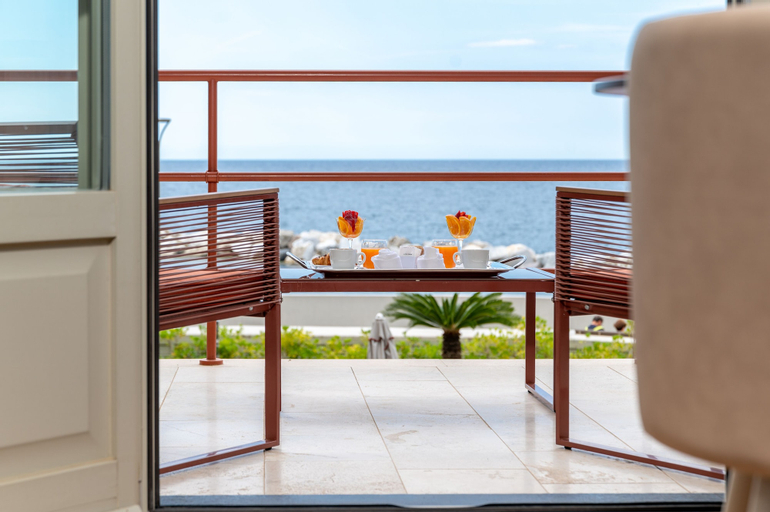 Exterior & Views 5